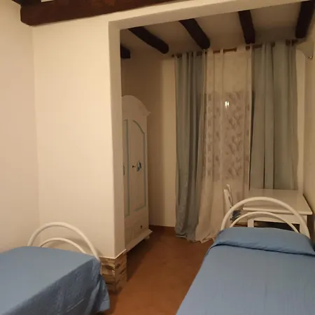 Angolo Relax Due Passi Dal Mare ゲストハウス 3*